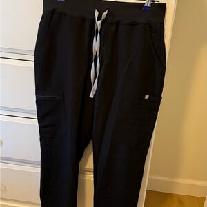 Figs 2.0 high waisted petite black yola scrub pants